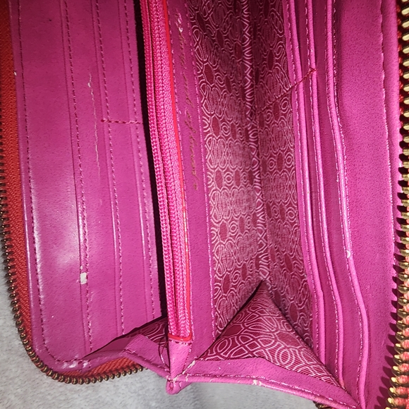 Stella and Dot Red Wallet with Leather Texture Zipper Closure - Picture 7 of 8